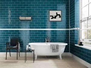 piastrelle-sulle-pareti-nella-stanza-da-bagno